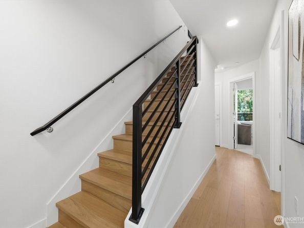 105 NW 39 th Street E, Seattle WA 98107