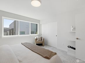 105 NW 39 th Street E, Seattle WA 98107
