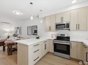 105 NW 39 th Street E, Seattle WA 98107