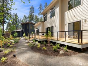 13982 Manzanita Road NE, Bainbridge Island WA 98110