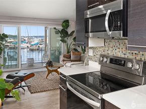 65 Kirkland Avenue 101, Kirkland WA 98033