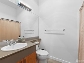 521 7th Avenue 207, Kirkland WA 98033