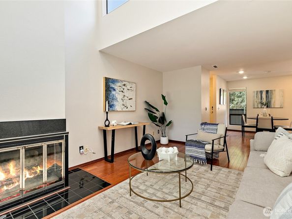 10819 NE 37th Place 332, Bellevue WA 98004