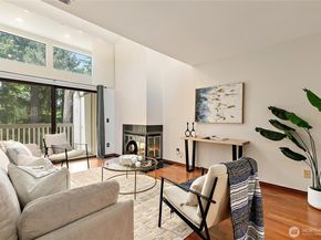 10819 NE 37th Place 332, Bellevue WA 98004