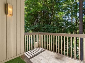 10819 NE 37th Place 332, Bellevue WA 98004