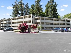 10819 NE 37th Place 332, Bellevue WA 98004