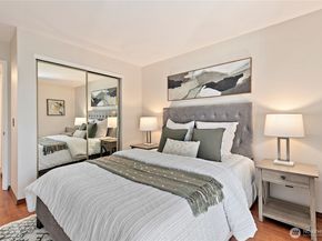 10819 NE 37th Place 332, Bellevue WA 98004