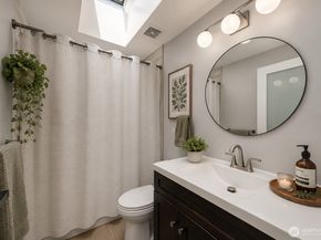 9437 NE 126th Place, Kirkland WA 98034