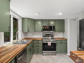 9437 NE 126th Place, Kirkland WA 98034