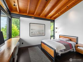 3310 E Laurelhurst Drive NE, Seattle WA 98105