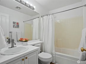 5916 S 232nd Court 32, Kent WA 98032