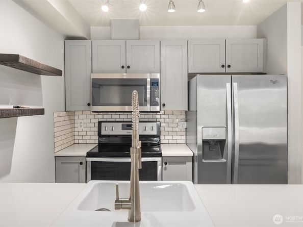 1818 18th Avenue 204, Seattle WA 98122