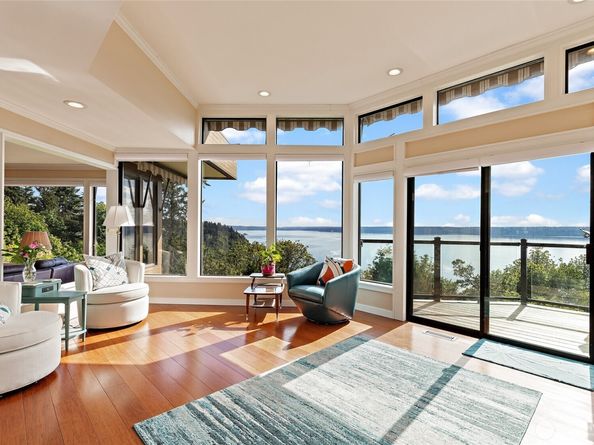 1919 SW Cove Point Road, Burien WA 98146