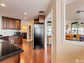 1919 SW Cove Point Road, Burien WA 98146