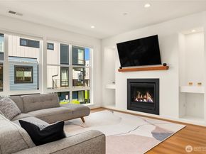 21907 25th St SE Unit C, Bothell WA 98021