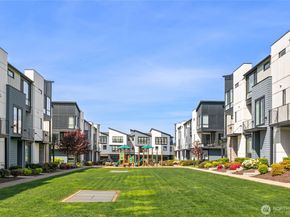 21907 25th St SE Unit C, Bothell WA 98021