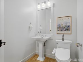 10504 NE 114th Lane, Kirkland WA 98033