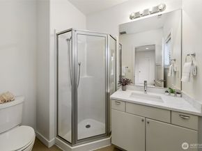 526 14th Avenue W, Kirkland WA 98033