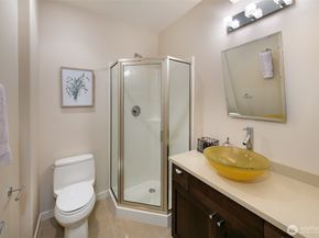 526 14th Avenue W, Kirkland WA 98033