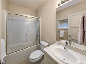 526 14th Avenue W, Kirkland WA 98033
