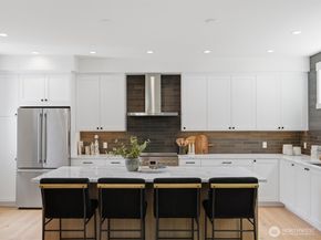 1970 25th Avenue E, Seattle WA 98112