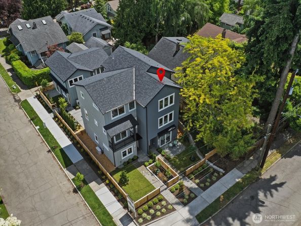 1970 25th Avenue E, Seattle WA 98112