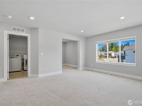 6302 SW 206th Pl, Lynnwood WA 98036