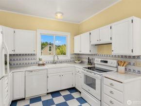 8395 NE Oddfellows, Bainbridge Island WA 98110