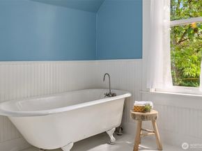 8395 NE Oddfellows, Bainbridge Island WA 98110