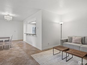 1475 N 200th Street 101, Shoreline WA 98133