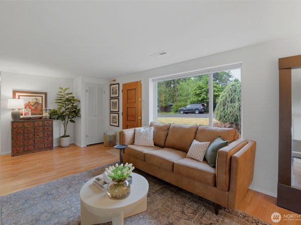 24303 59th Avenue W, Mountlake Terrace WA 98043