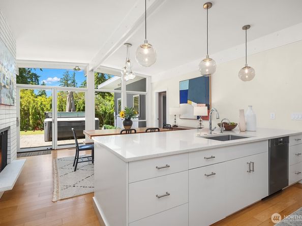 7260 W Mercer Way, Mercer Island WA 98040