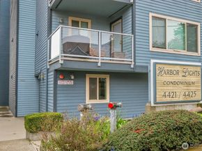 4425 Greenwood Avenue N 105, Seattle WA 98103