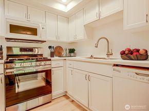 250 NW Dogwood Street C 302, Issaquah WA 98027