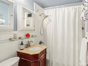 408 Bellevue Avenue E 205, Seattle WA 98102