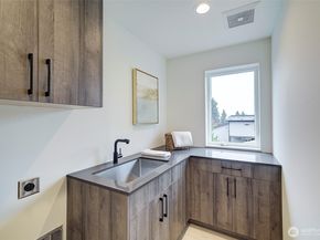 7912 34th Avenue SW, Seattle WA 98126