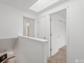 933 4th Avenue N 102, Kent WA 98032