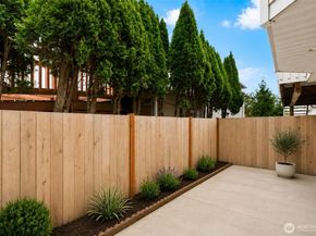 933 4th Avenue N 102, Kent WA 98032