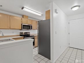 933 4th Avenue N 102, Kent WA 98032