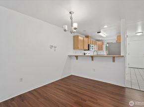 933 4th Avenue N 102, Kent WA 98032