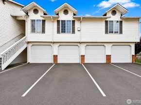 933 4th Avenue N 102, Kent WA 98032