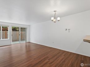 933 4th Avenue N 102, Kent WA 98032