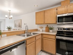 933 4th Avenue N 102, Kent WA 98032