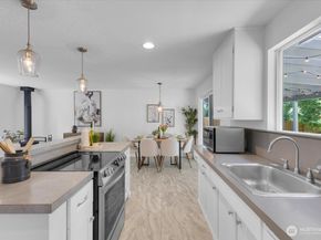 2427 200th Place SW, Lynnwood WA 98036