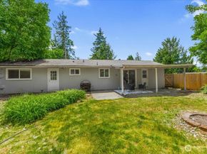 2427 200th Place SW, Lynnwood WA 98036
