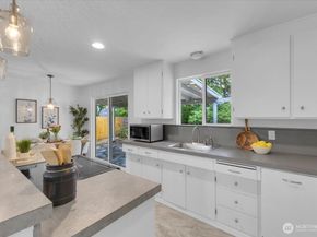 2427 200th Place SW, Lynnwood WA 98036