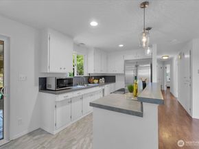 2427 200th Place SW, Lynnwood WA 98036