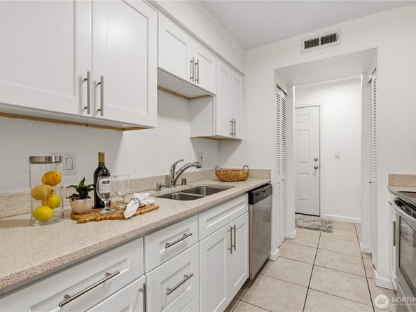 12525 NE 145th Place F97, Kirkland WA 98034