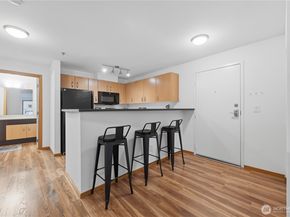 4020 Aurora Avenue N 304, Seattle WA 98103