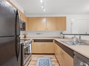 4020 Aurora Avenue N 304, Seattle WA 98103